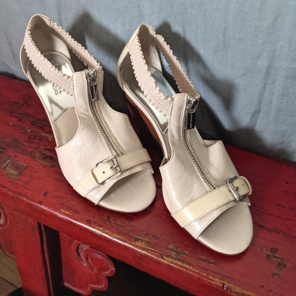 𝅺MICHAEL by Michael Kors Wedge Ivory Leather Sandal with Buckle and Zip Front 7